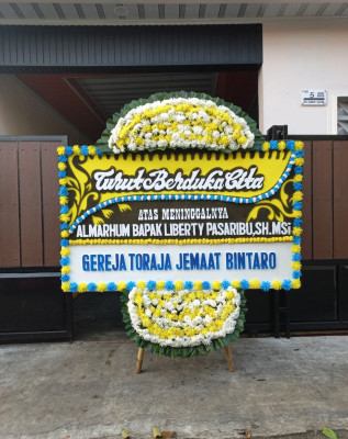 Papan Bunga Duka di Balai Kurai Taji